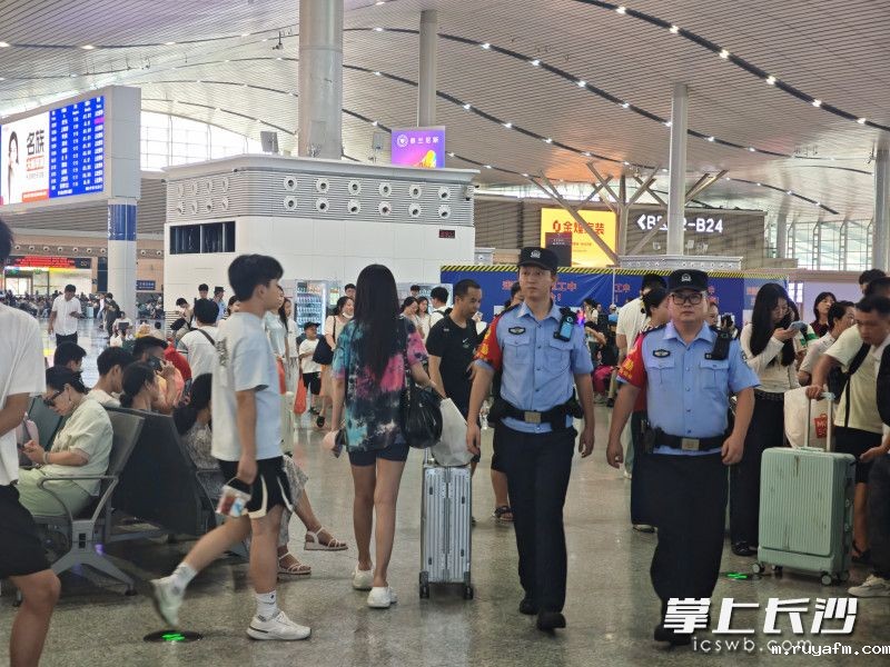 长沙南站派出所全警护航暑运