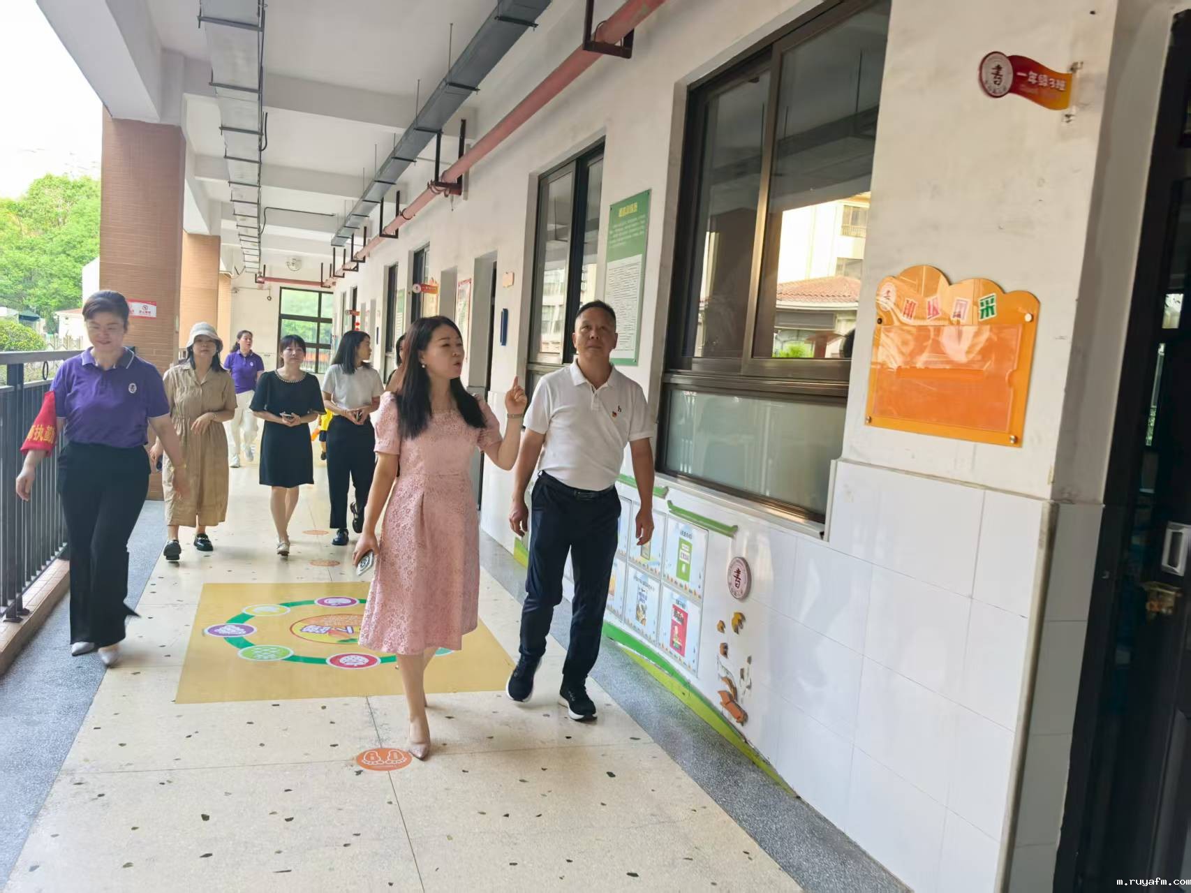 洞井街道党政领导护学 开启新学期安全篇章